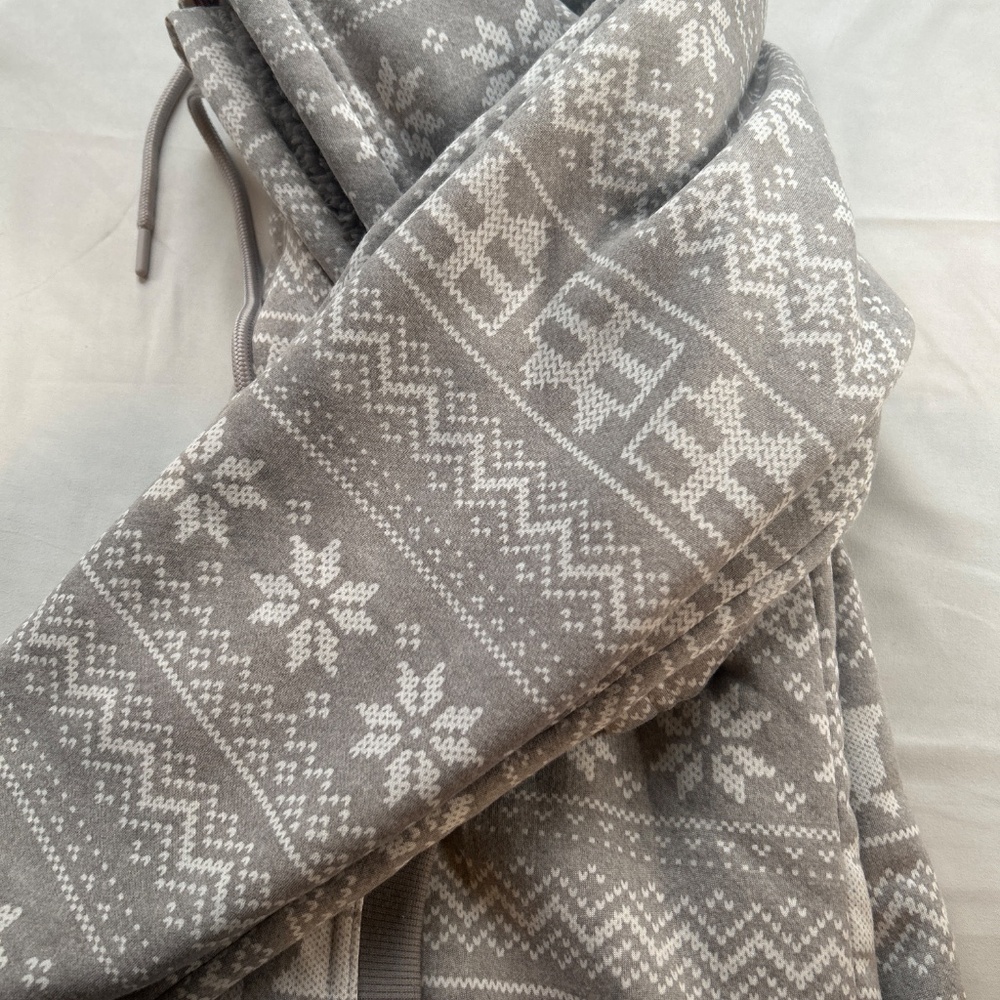 Cozy winter argyle pattern sweater - image 3